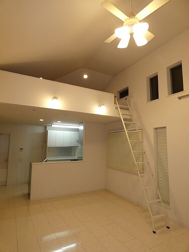 横浜市中区池袋戸建 リビングダイニング・別角度（内装前）