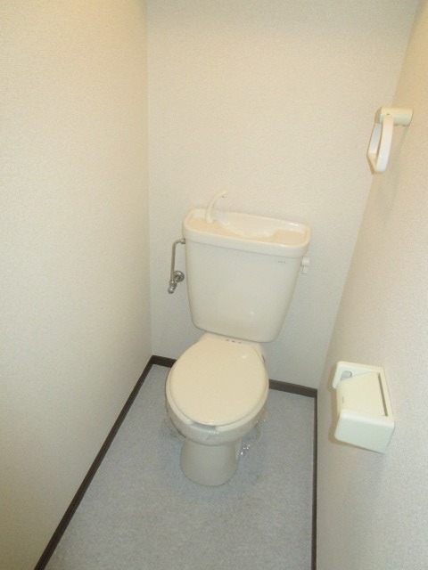 デルニエワコーI1階 トイレ