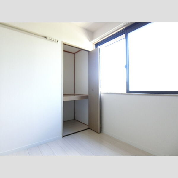 パティオ 洋室の収納です