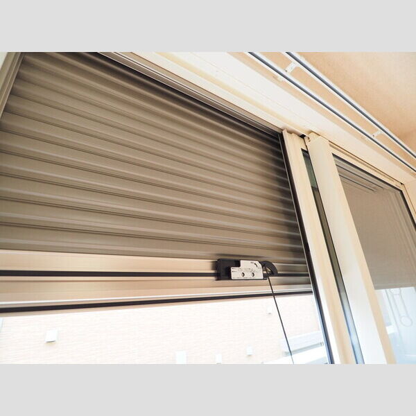 Sky Court201号室 シャッター雨戸