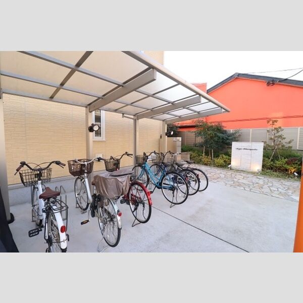 メグ光が丘 屋根付き自転車駐輪場
