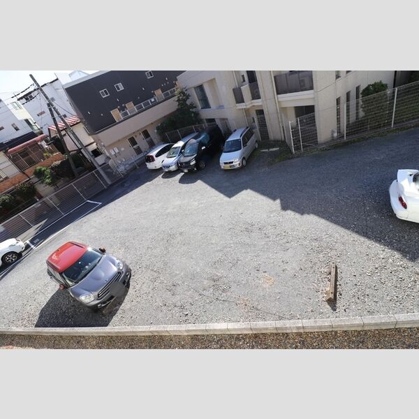 ドミトリー中浦和 駐車場