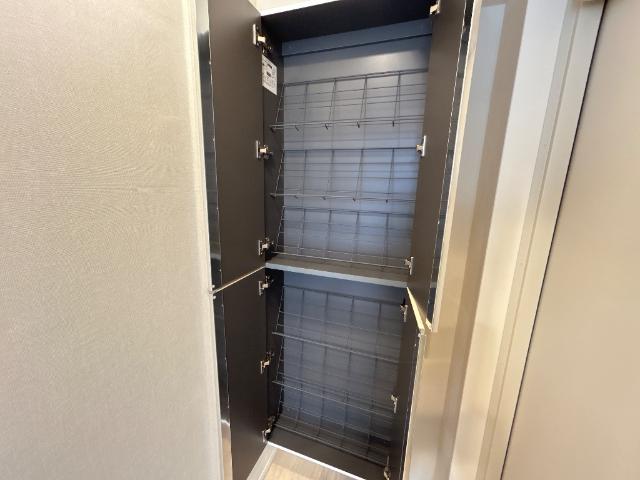 ハイムマルセン日野406号室 下駄箱