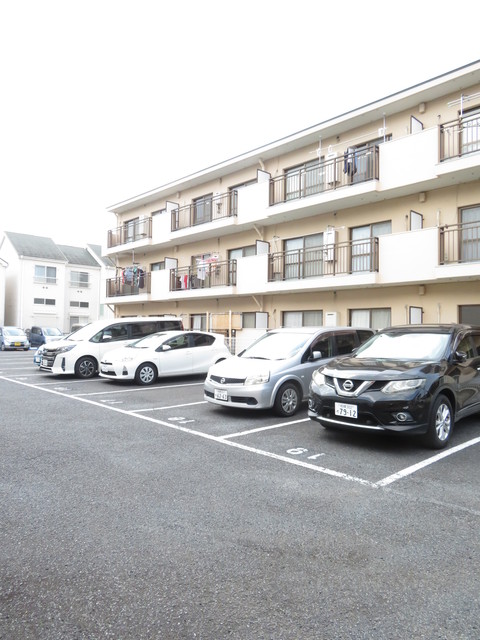 Ninety相模大野1階 敷地内平置き駐車場（8800円）