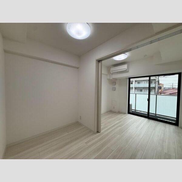 MAXIV CROS高島平MIRAIS302号室 リビング