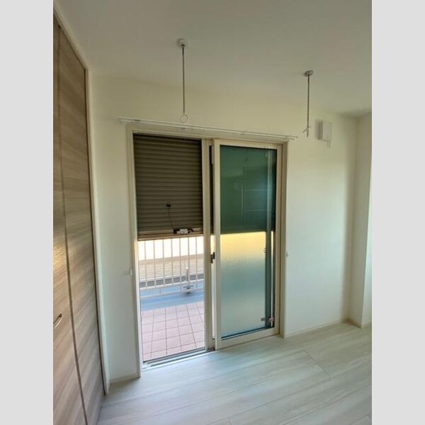 ラウェル大森303号室 防犯シャッター付きです