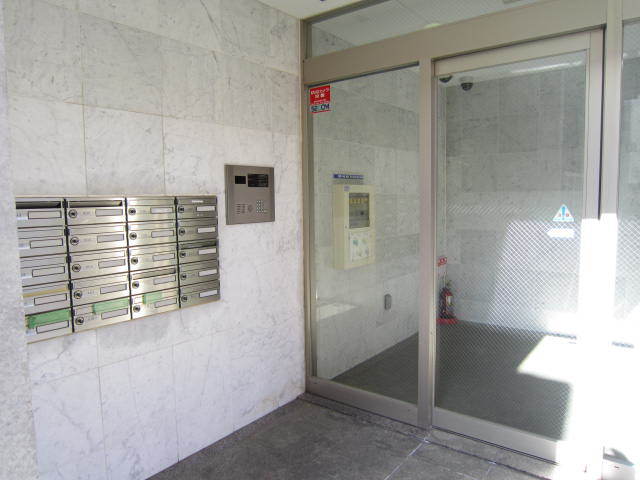 パインリッチ湘南0405号室 オートロック付きエントランスです