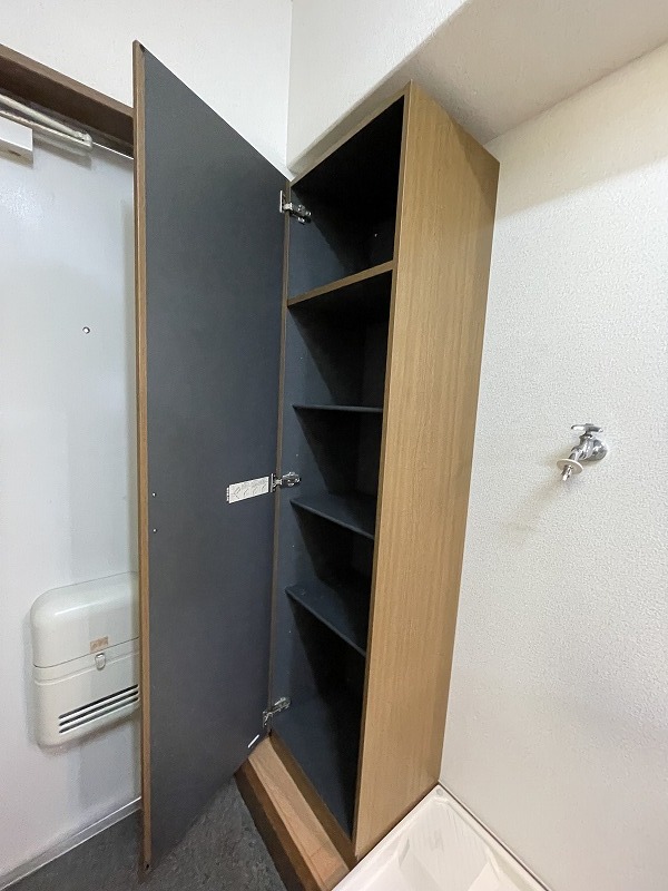 ロイヤル行徳1階 収納