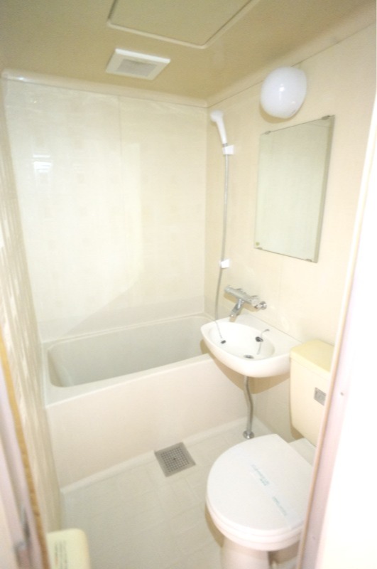 町田リバーサイドハウス4階 綺麗なバストイレ★