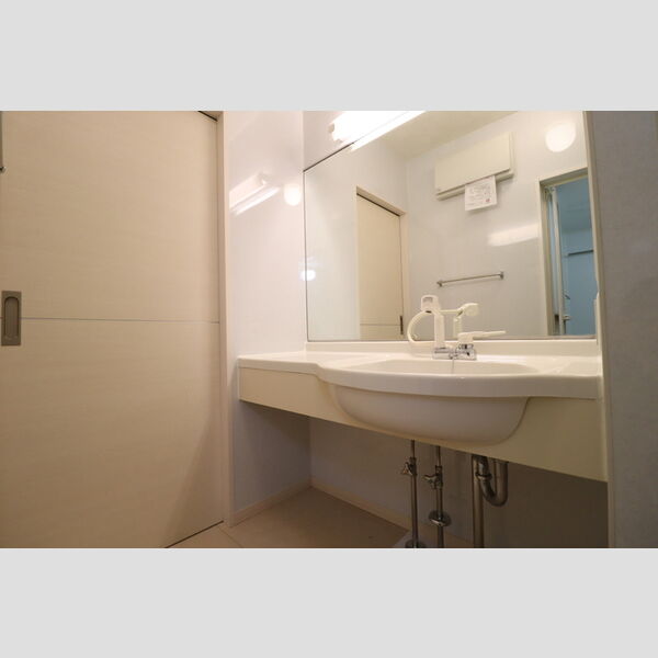バラディー伏見107号室 洗髪洗面化粧台