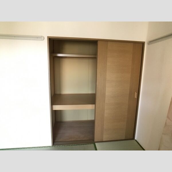 パルテノンロイヤル　B 和室の押入れ