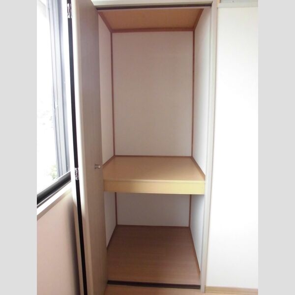 ドミールエム　弐番館 洋室物入♪