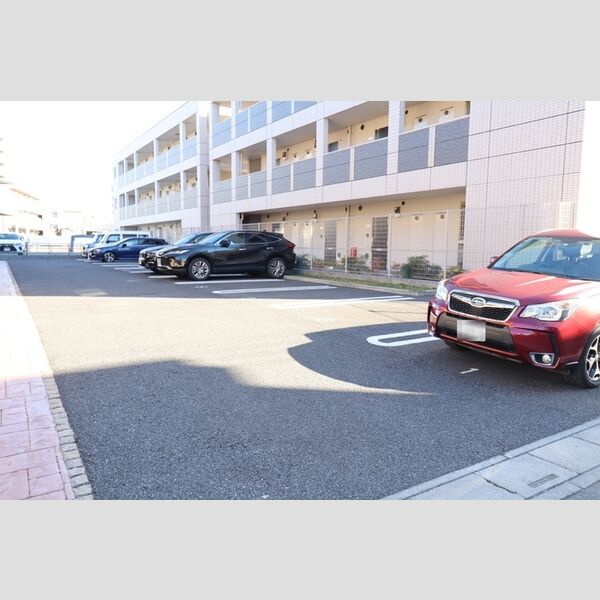 メゾンベール 駐車場