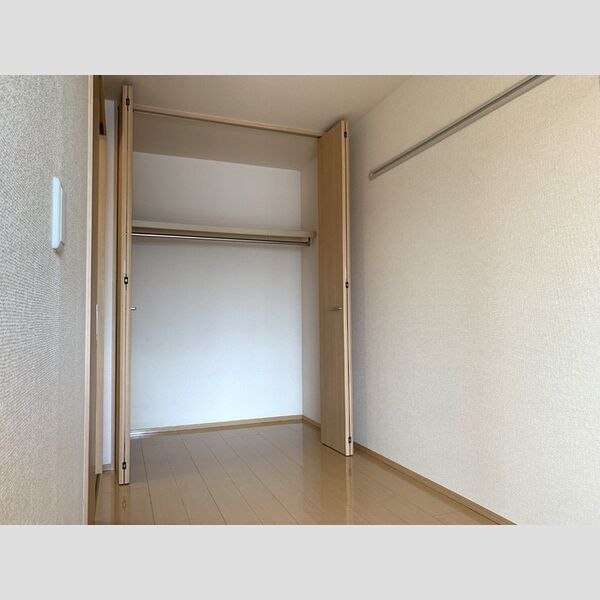 グランシャリオ203号室 洋室