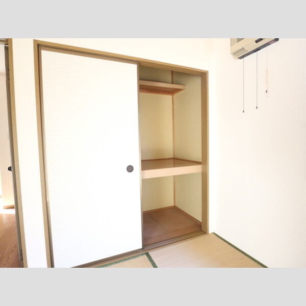 ラークヒルズ 押入れ収納