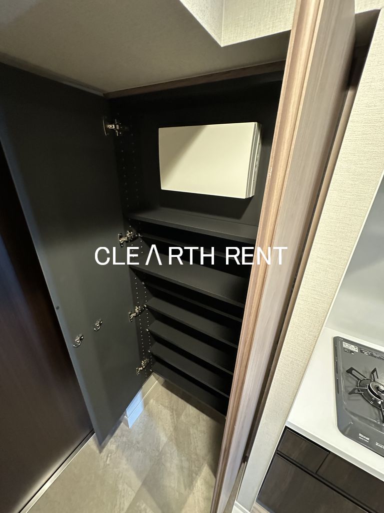 コンシェリア東京 ＜ＨＩＧＡＳＨＩＪＵＪＯ ＲＥＳＩＤＥＮＣＥ11階 トール型下足入れを設置