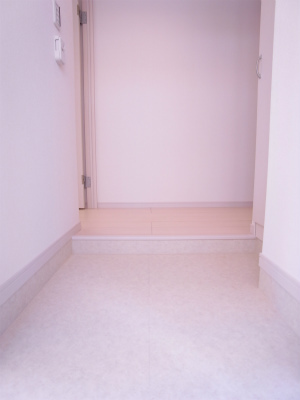 リブリ・にれの木1階 玄関