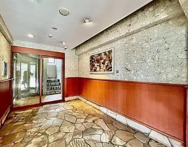 プレールアパートメント芦花公園2階 エントランス