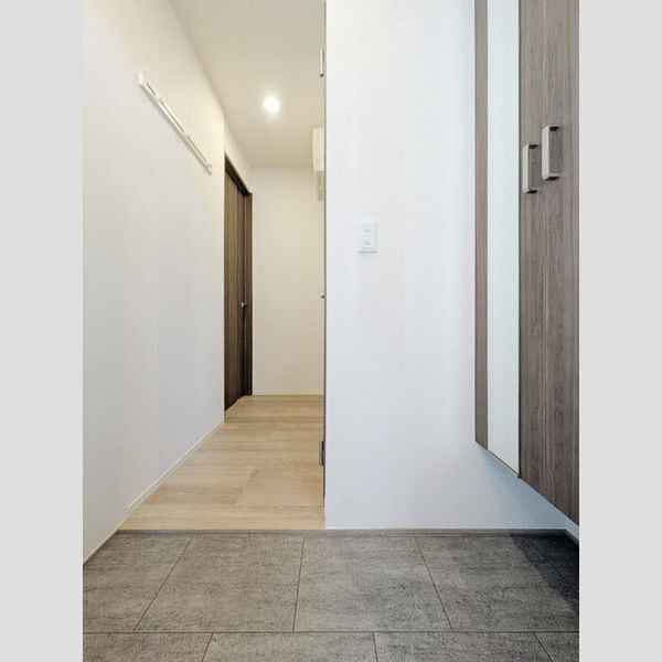 マーリエ　(3) 玄関