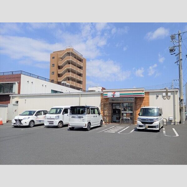 D-est201号室 セブンイレブン岩槻本町店　209m