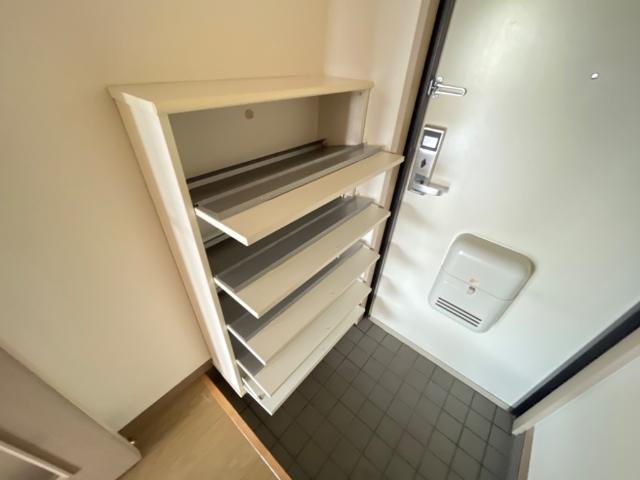 クレストール武蔵浦和 下駄箱