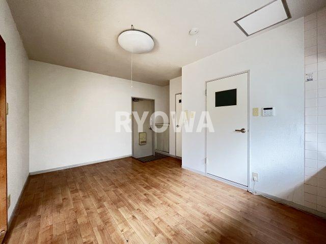 山崎マンション 掲載の写真は退去前の写真となります。