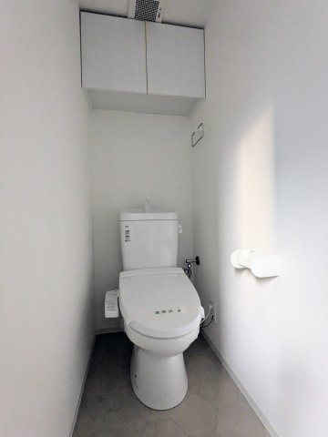 エルファーロ中野富士見町0205号室 トイレ