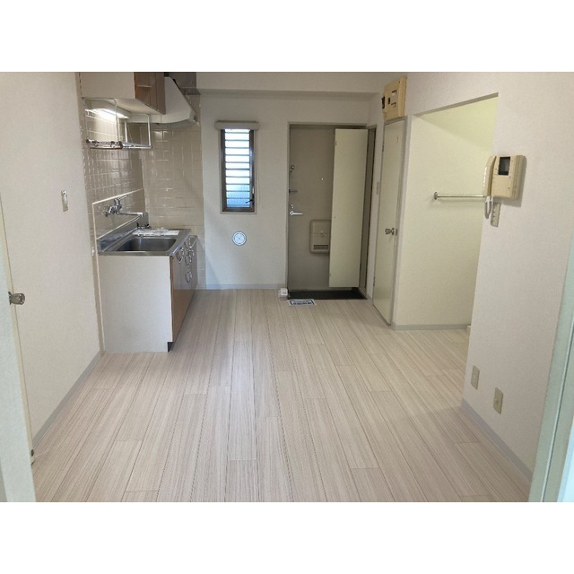 第2成城島田マンション308号室 内観