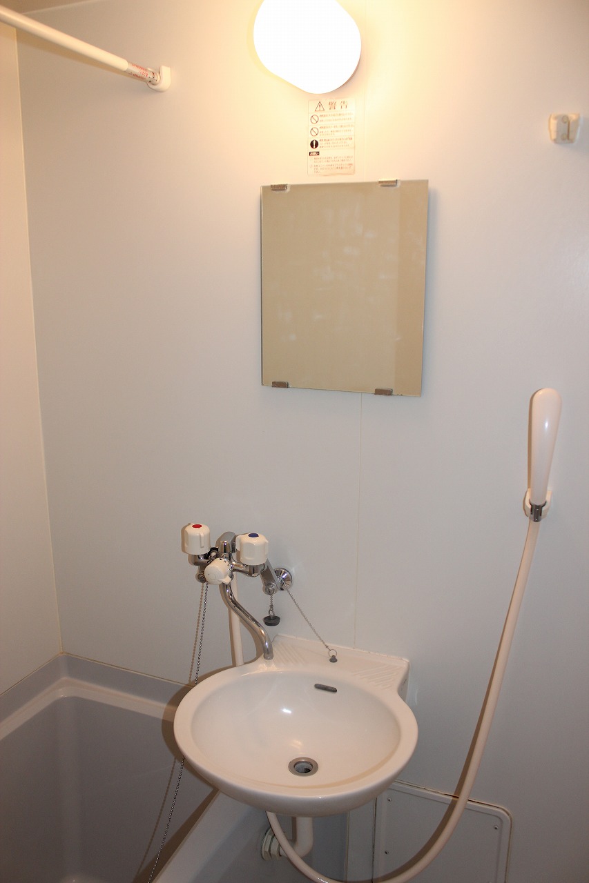 レオパレスヴィクトワールⅡ110号室 ユニットバス・洗面台付