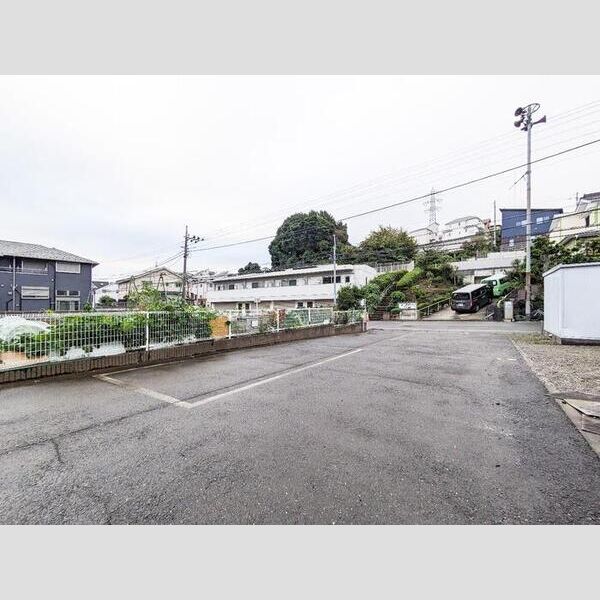 ソフィア野川101号室 フォレスタ野川駐車場1