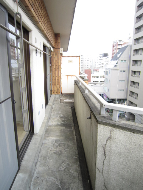 エクセル秋山 外からの目が気にならないバルコニーで洗濯物が干せます