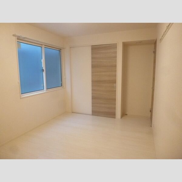 ディー クローナ 洋室(北側)