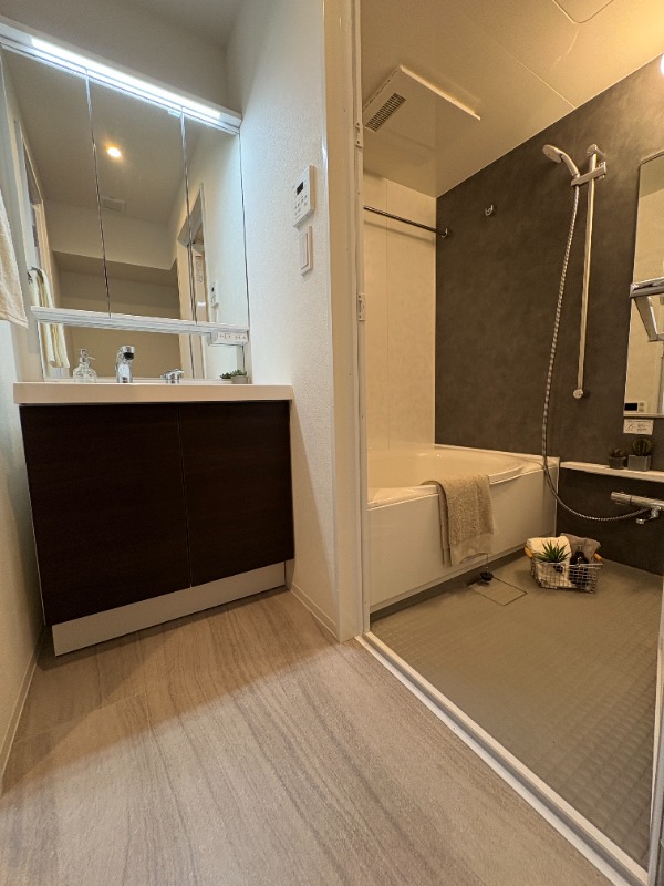 SUNBRIGHT OGIKUBO ※写真は703号室（5号室は反転）