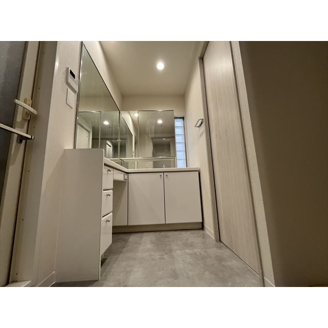 ステーションフロント都立大学 内観