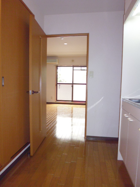 ルプティベベ0107号室 玄関