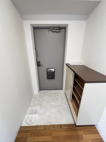 エミネンス和晃Ｂ棟 収納もある玄関です