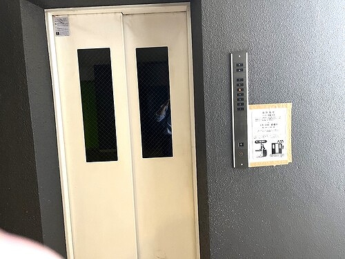 テレパレス船橋三咲Ｂ棟4階 エレベーター　※前回募集時2021年6月撮影