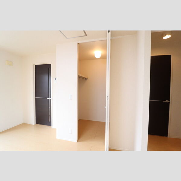 リトルアイランドⅢ203号室 ウォークインクローゼット