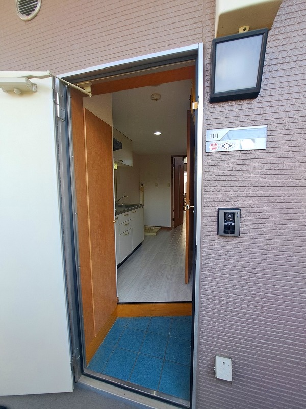 サンヴィアーレ坂本1階 玄関