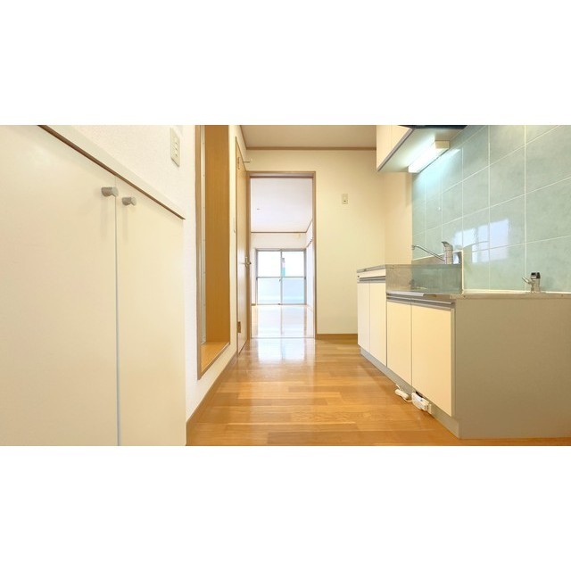 アヴェニール湘南Ⅱ 玄関通路