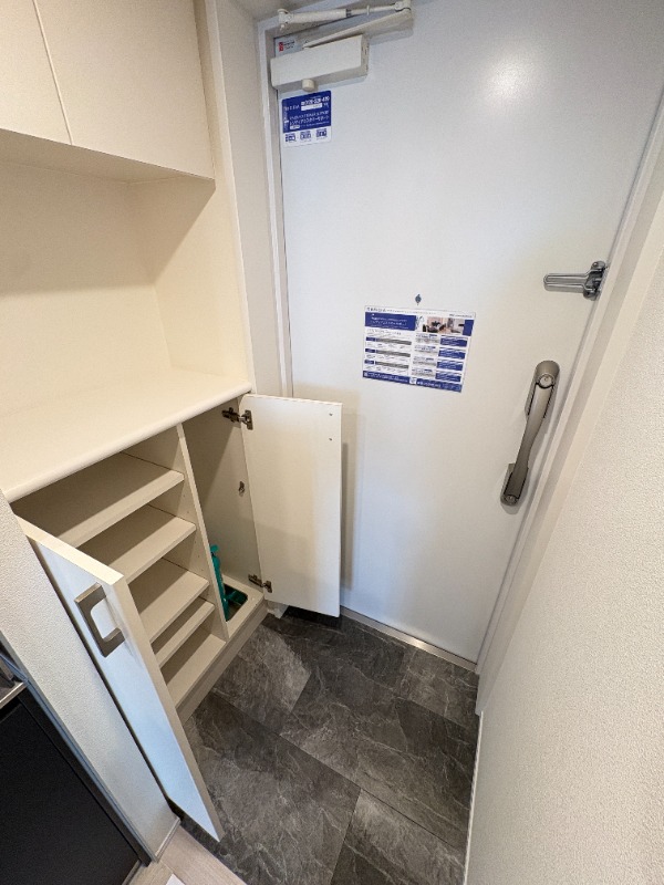 レジディア築地6階 玄関