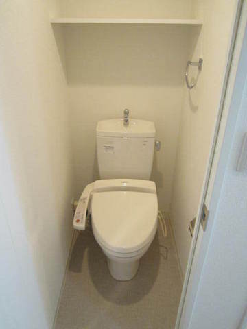 グランド・ガーラ新横浜North3階 トイレはウォシュレット付き！