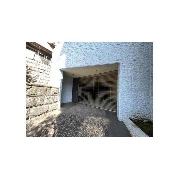 レジデンス山手102号室 駐車場