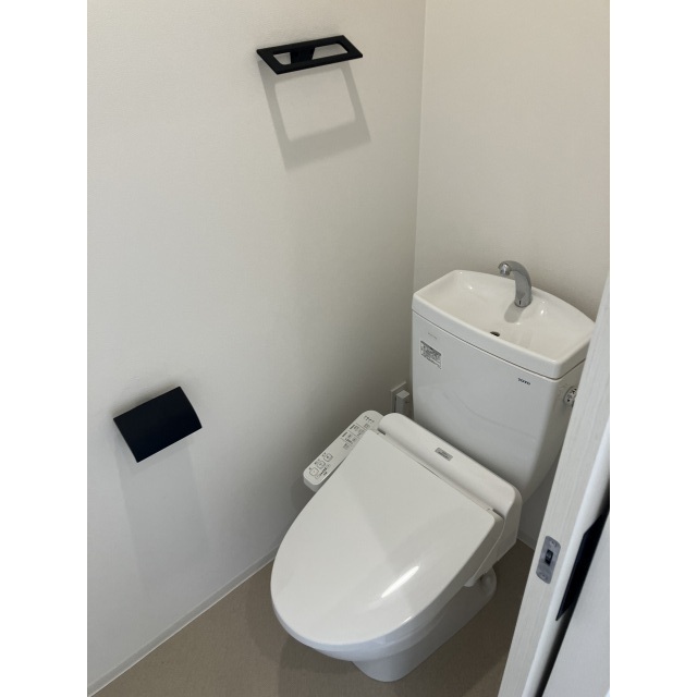 モナ・ローベル 内観