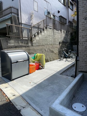 ヴィンティア八王子101号室 敷地内ゴミ置き場&駐輪場完備。