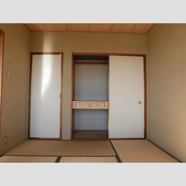 ヒルズ・ランドアイ202号室 和室