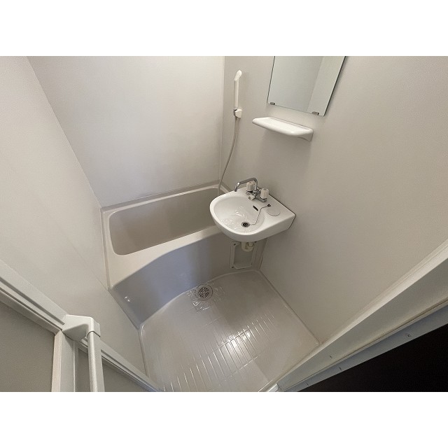 アイ・メゾン南太田0103号室 ユニットバス(トイレ別)