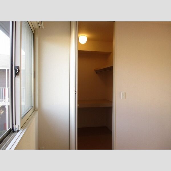 エイトフレア稲荷台 収納