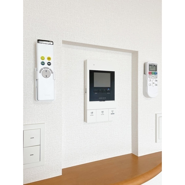 アーバハイツ六町環七北通り0602号室 モニターホン・各種リモコン