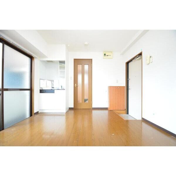 ロリーファイブ201号室 リビング